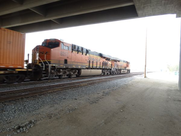 us-bnsf-8257-placentia-281016-full.jpg