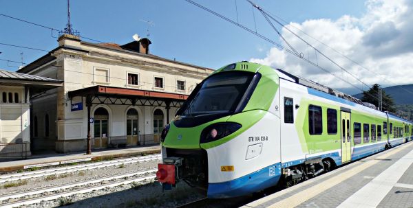 it-trenord-etr104-luino-180720-stefonobressanelli-full.jpg