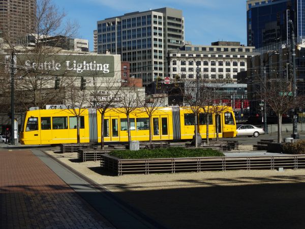 us-seattlestreetcar-firsthillyellow-130217-full.jpg